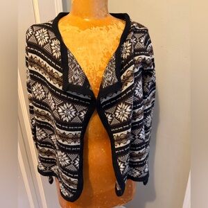 Mak B Women's Black and White Patterned Sweater M